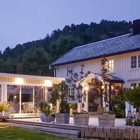 4 Bedroom Beautiful In Kolvereid
